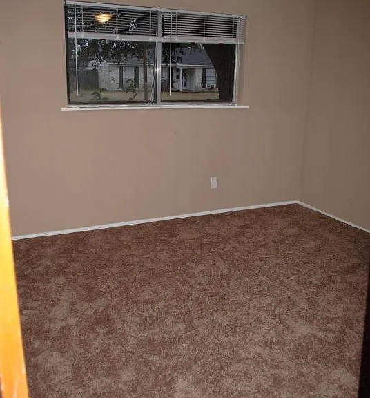 1519 Holiday Pl — Photo 10