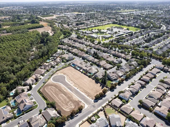 1783 N Preuss Ave, Clovis, CA 93619