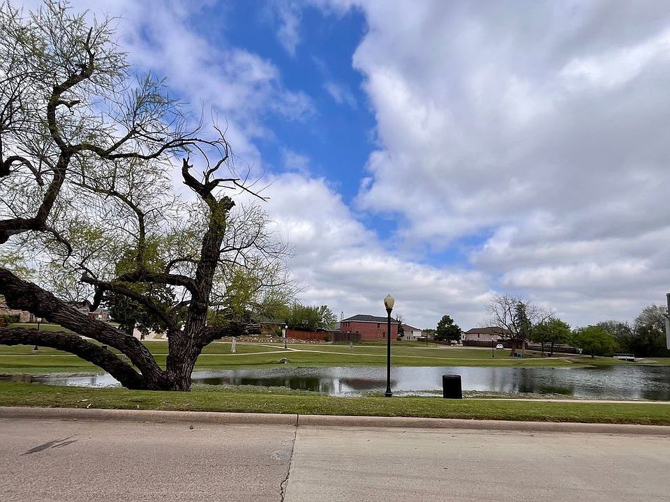 2nd image of 231 N Waterford Oaks Dr