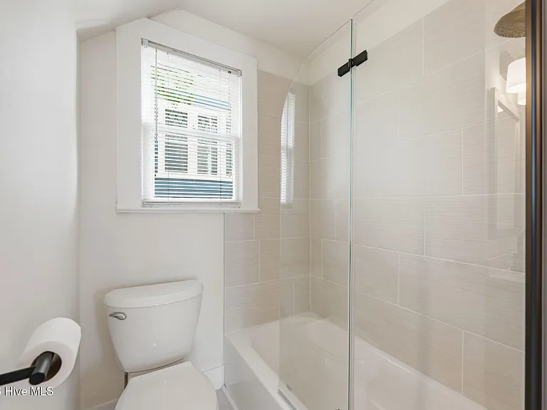 511 Middle St #A — Photo 15