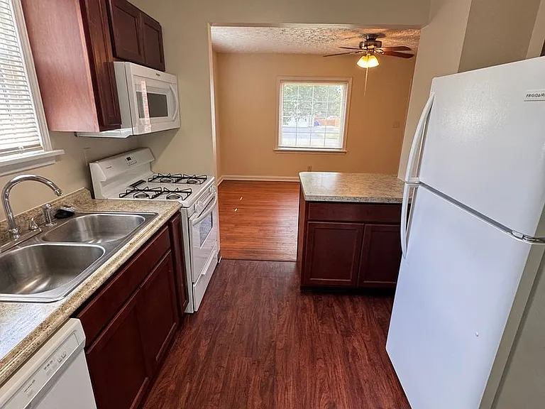 817 Taylor Ave — Photo 6