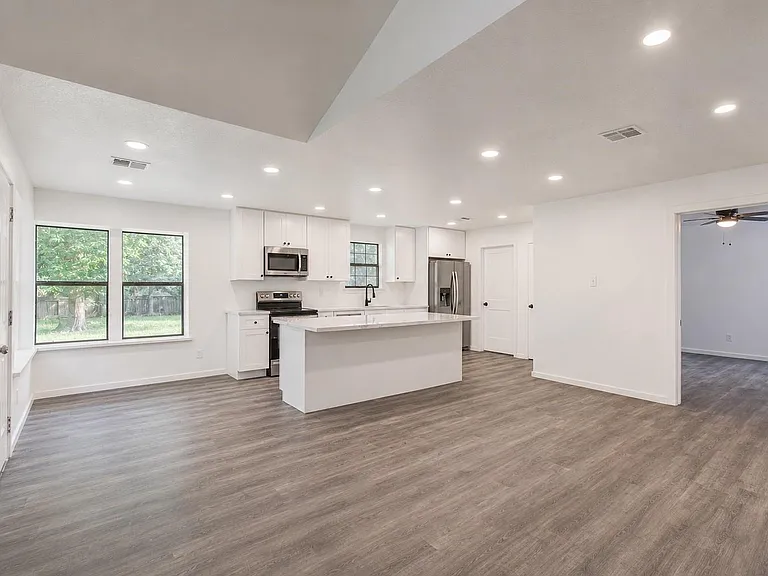 816 Glen Hollow Dr — Photo 6