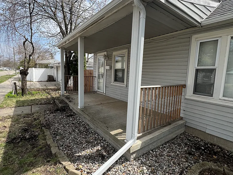19035 Annapolis St — Photo 1