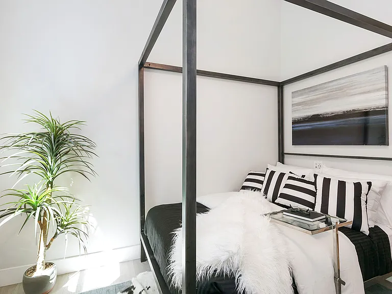 1082 S Van Ness Ave #1082 — Photo 18