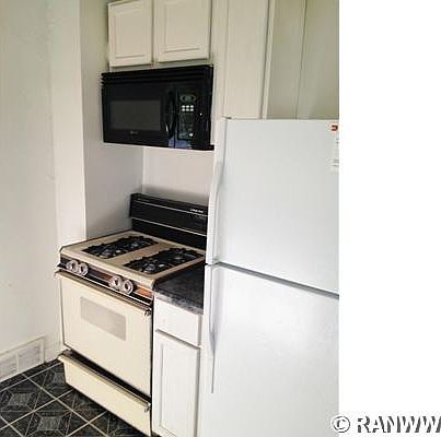 4th image of 558 N 2nd Avenue