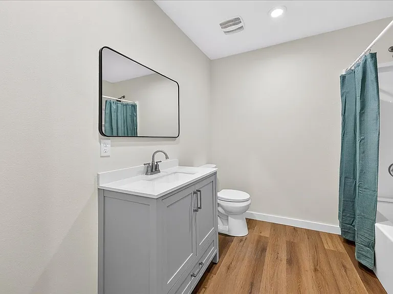 1154 Florida Ave — Photo 25