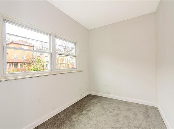 3rd image of 558 Van Cortlandt Park Ave