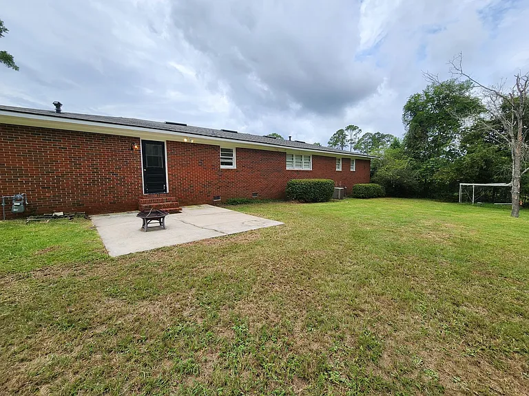 1218 Thomwal St — Photo 12