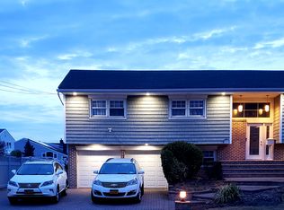 133 Harbor Ln, Massapequa, NY 11758