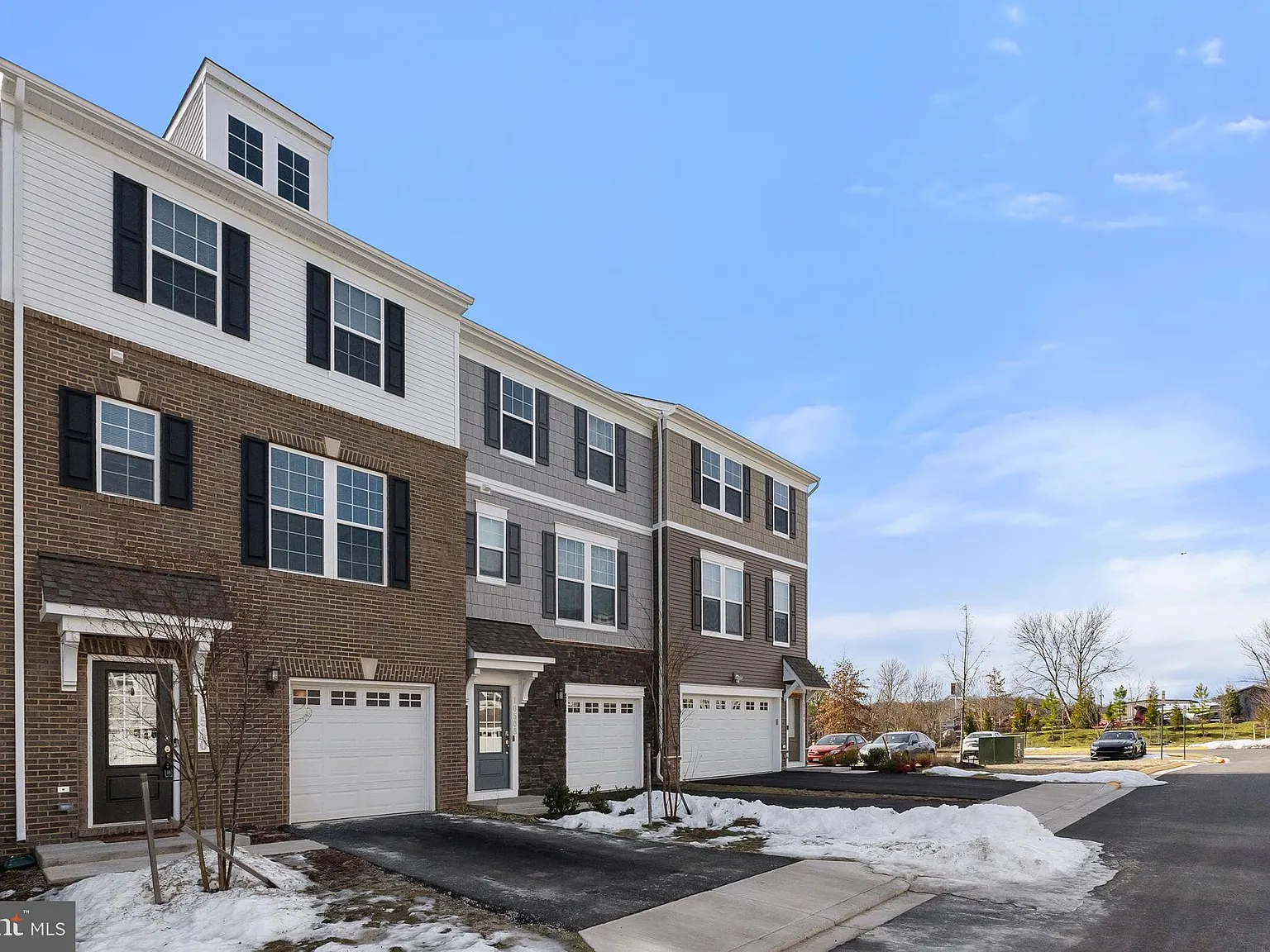 3 bed, 2185 sqft, $3,300 — Photo 3