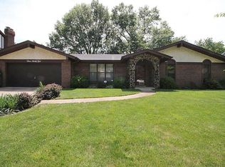 332 Fredericksburg Dr, Belleville, IL 62223
