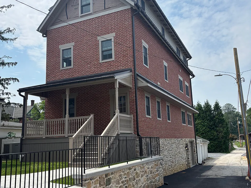 24 S Warren Ave #B