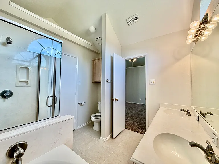 1302 Old Knoll Dr — Photo 14