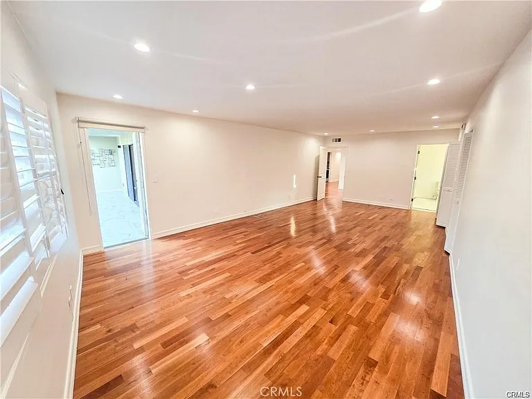 1310 Roxbury Dr #302 — Photo 7