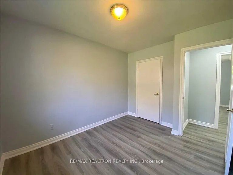 1 Sherwood Forest Dr — Photo 9