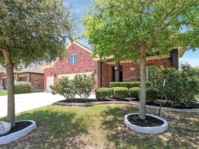 3009 Silvergrass Cv — Photo 2