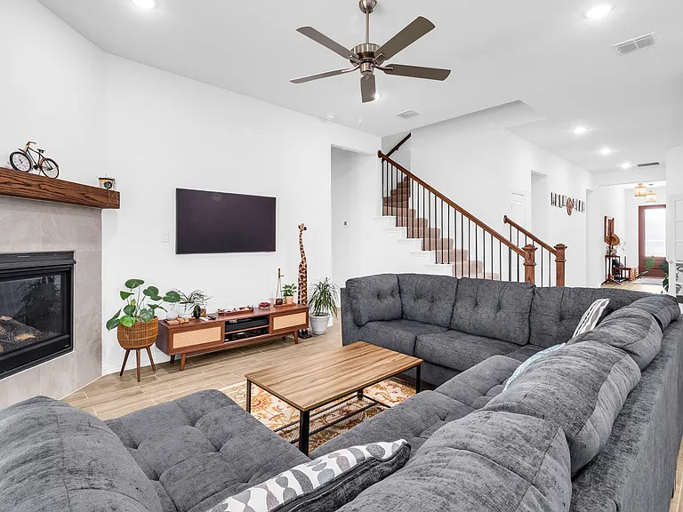 8117 Lindheimer Ln — Photo 6