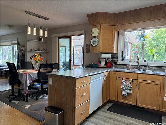 3rd image of 218 Rose STREET