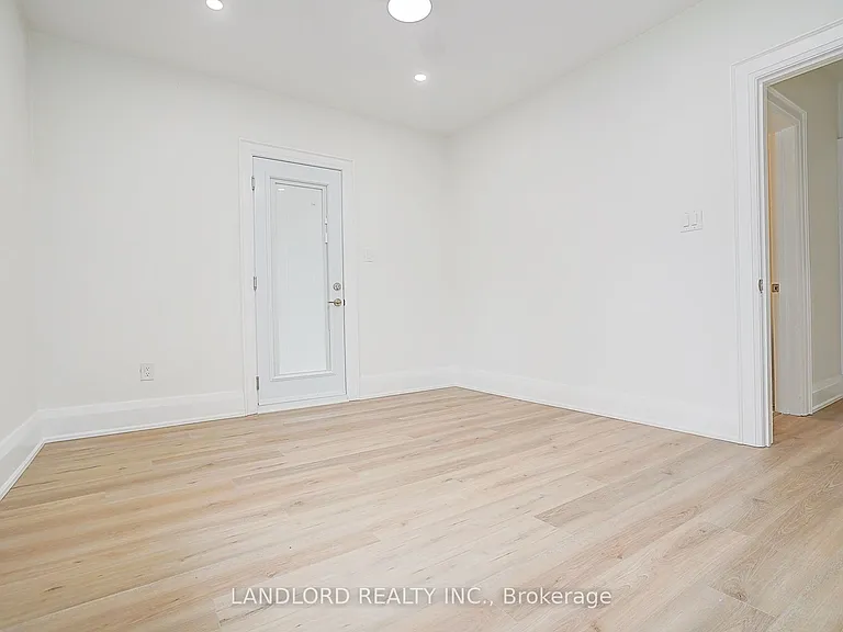2520 Bloor St W #12 — Photo 30
