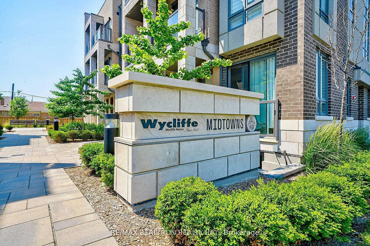 Photo 1 of 8 - 721 Lawrence Ave W #73 - Toronto, ON Primary Photo - 721 Lawrence Ave W #73
