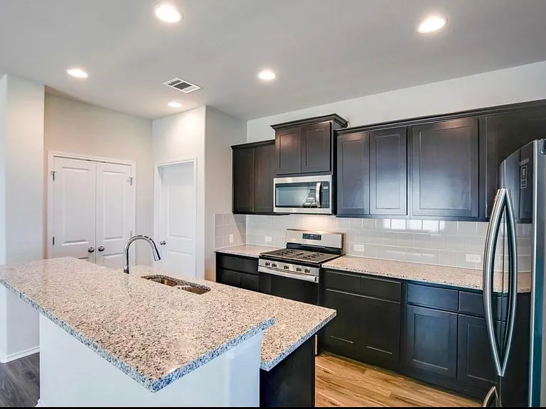 129 Goldfinch Dr — Photo 13