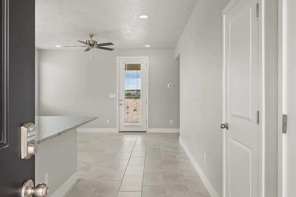 2 bed, 900 sqft, $1,950 — Photo 4