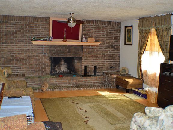 4th image of 2595 Gettysburg Dr