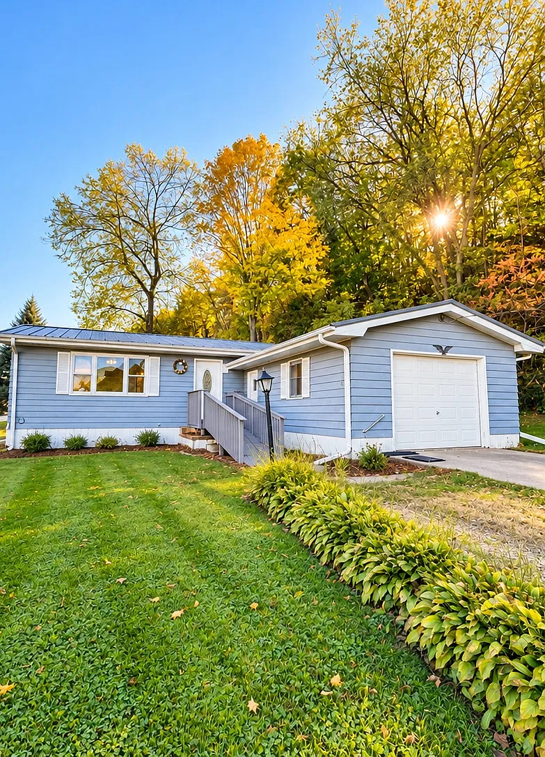 1206 S Hwy 52 Guttenberg — Photo 1