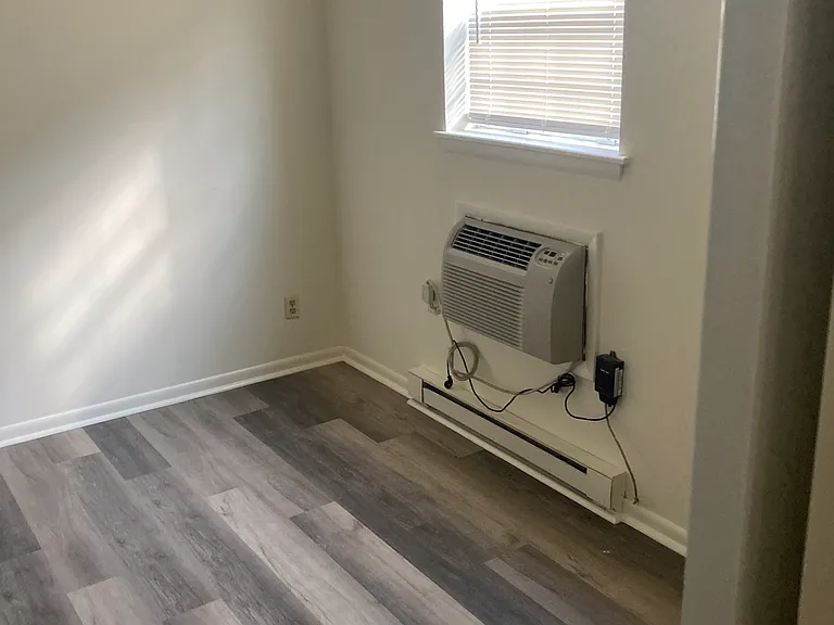 323 Green St — Photo 9
