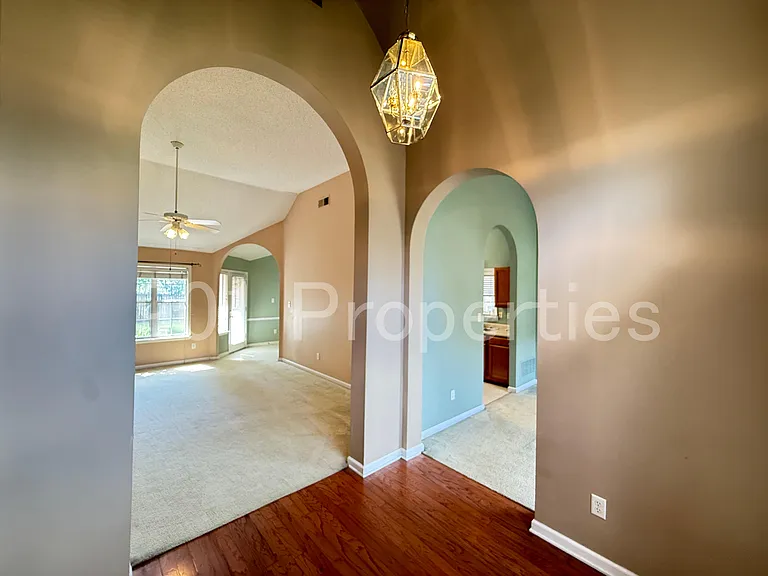 4957 Rivercrest Ln — Photo 3