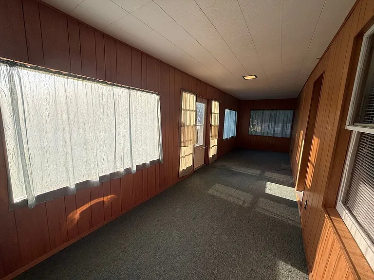 303 Jefferson Ave — Photo 4
