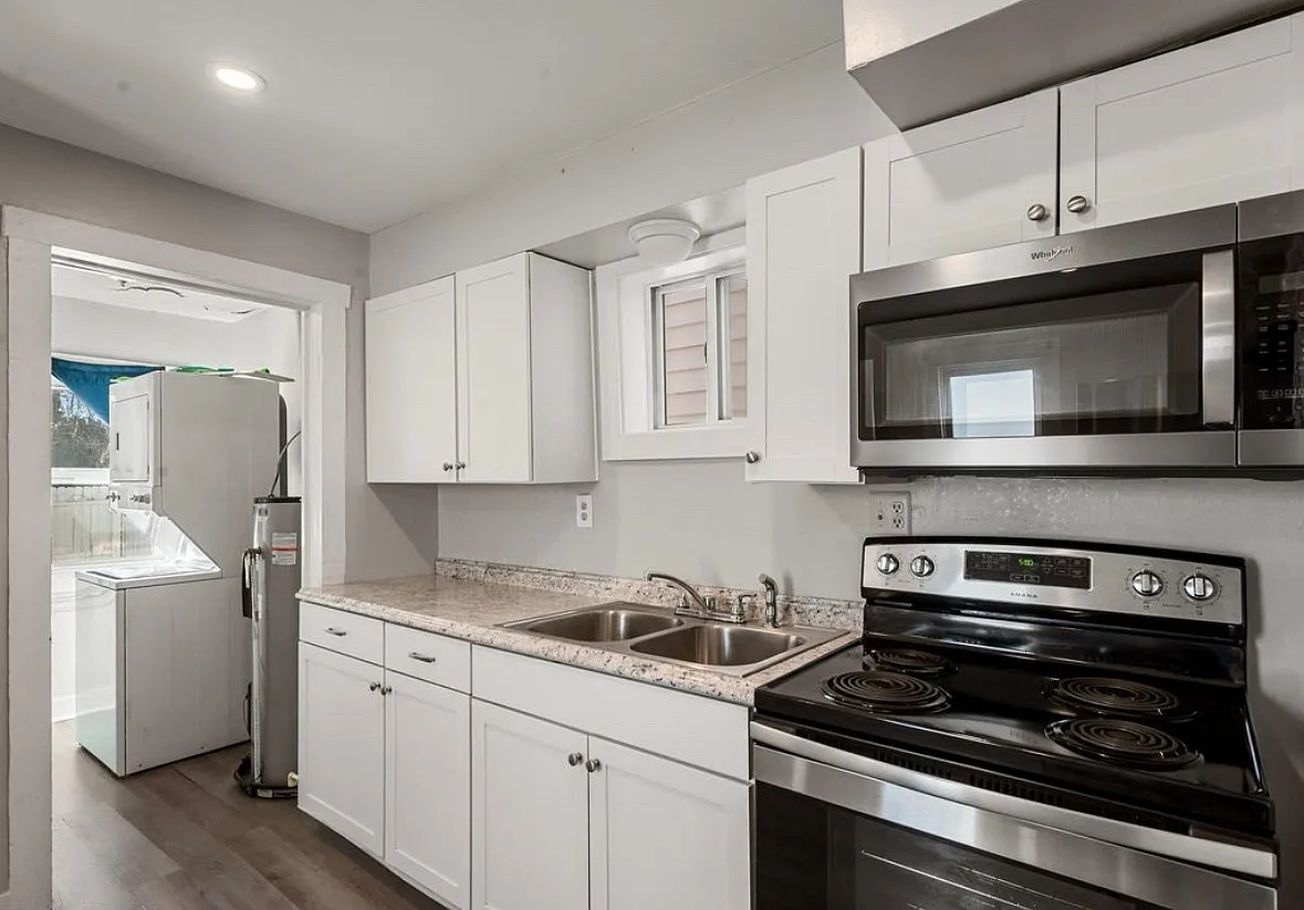223 Baker St — Photo 3