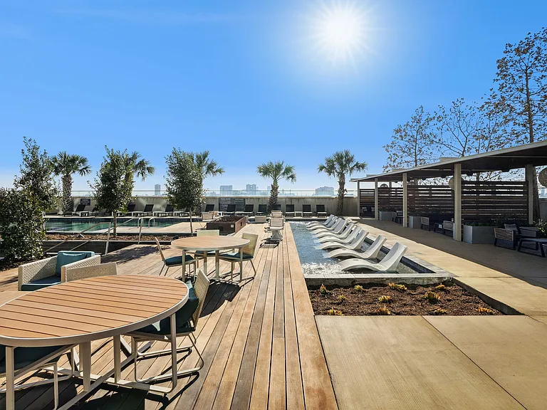 Luminary_EXT_Amenity_PoolDeckDining2_Feb2026