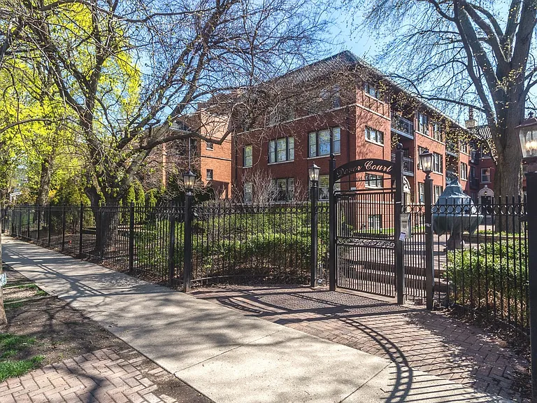4611 N Dover St #3E — Photo 1