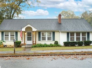 130 Academy St, Laurens, SC 29360