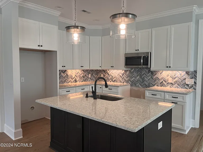 3842 W Wilson St — Photo 23