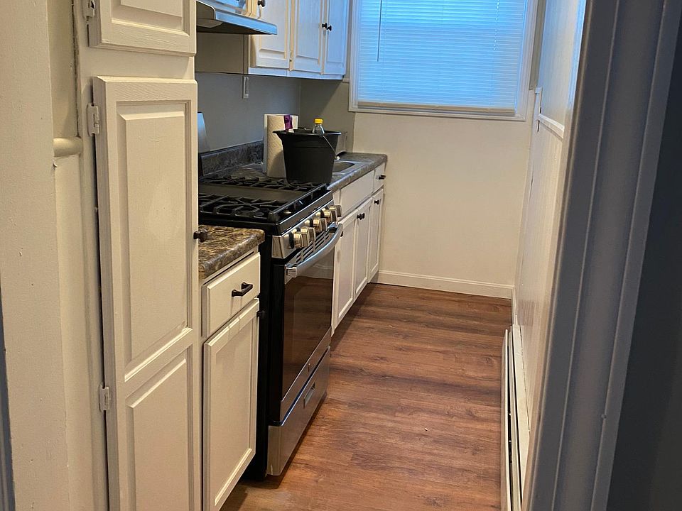 1st image of 9 Hudson Ave Floor 1