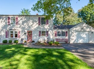 81 Village Rd, Pompton Plains, NJ 07444