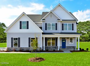 102 Peletier Shores Dr, Peletier, NC 28584