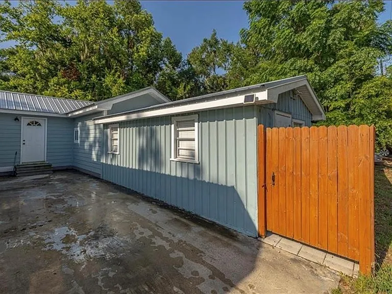2329 Reynolds St — Photo 23