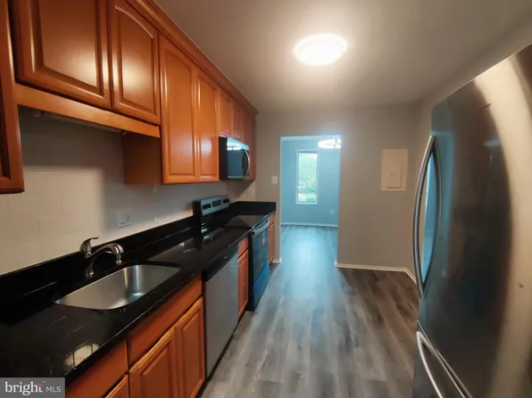 511 Florida Ave APT 101, Herndon, VA 20170