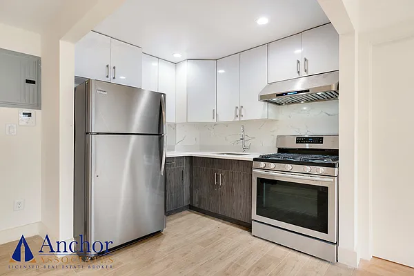 Rented by Anchor Associates | media 8