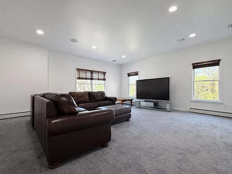 12 Fortune Way — Photo 2