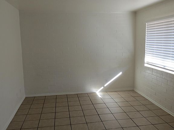 5th image of 4329 N Longview Ave #10718383