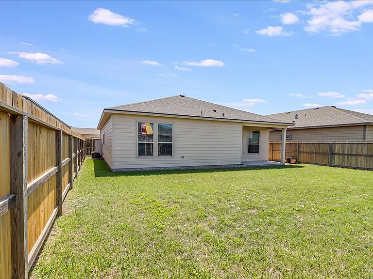 7610 Quartz Dr — Photo 24
