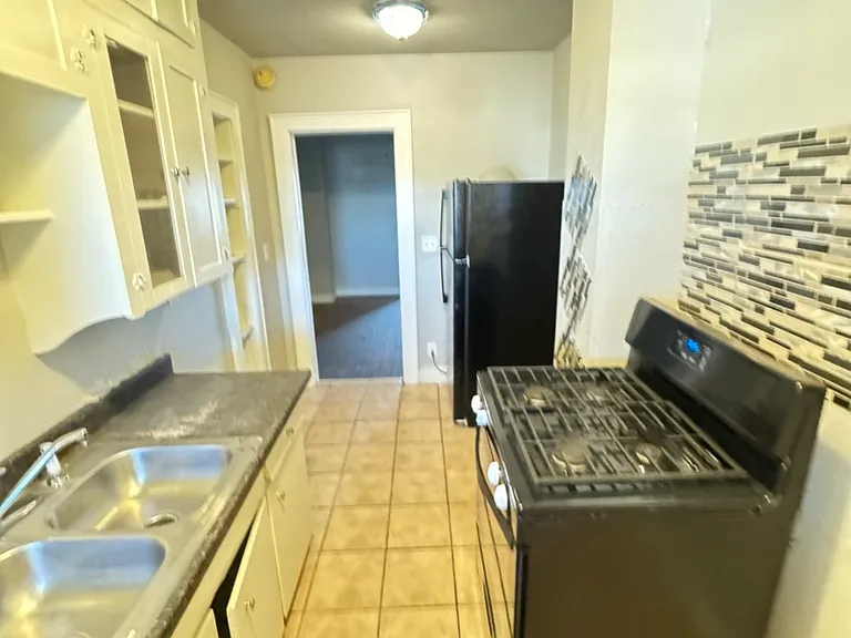 525 SW 24th St #3 — Photo 6