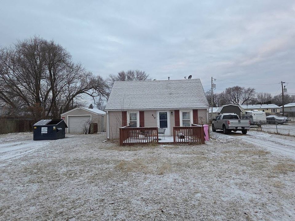 1st image of 915 3rd St