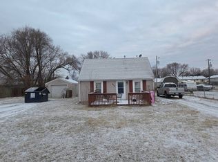 915 3rd St, Colona, IL 61241