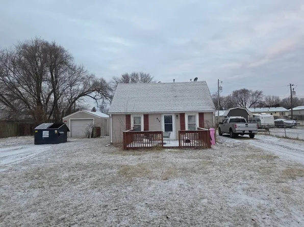 915 3rd St, Colona, IL 61241