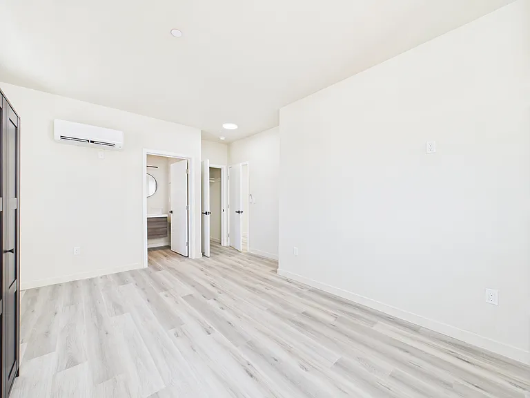 8457 N Langdon Ave — Photo 26